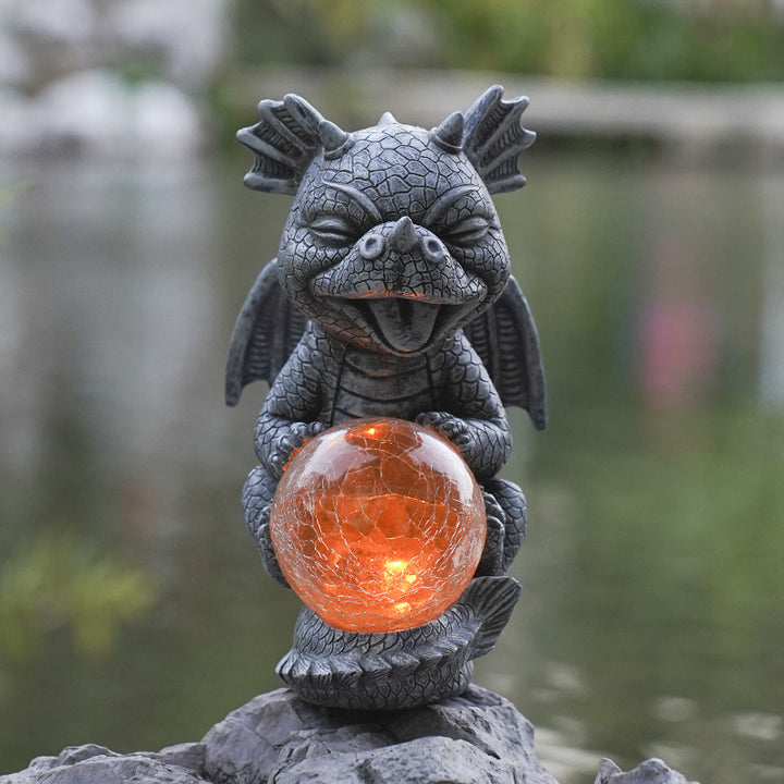 Drachen-Gartenleuchte mit leuchtender Kugel