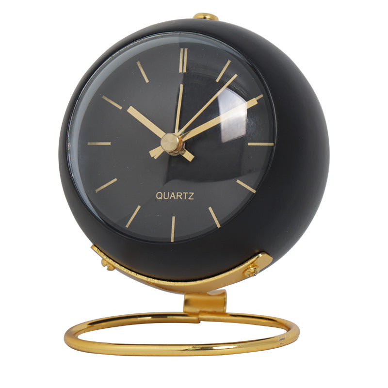 Eleganter Tischwecker mit Goldakzenten