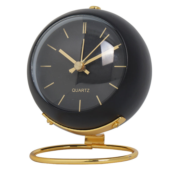 Eleganter Tischwecker mit Goldakzenten