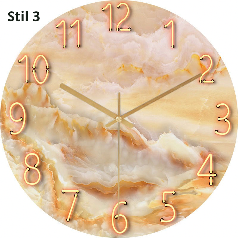 Leuchtende Wanduhr mit Marmor-Effekt