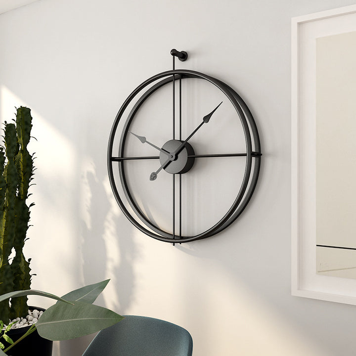 Elegante Wanduhr aus Metall
