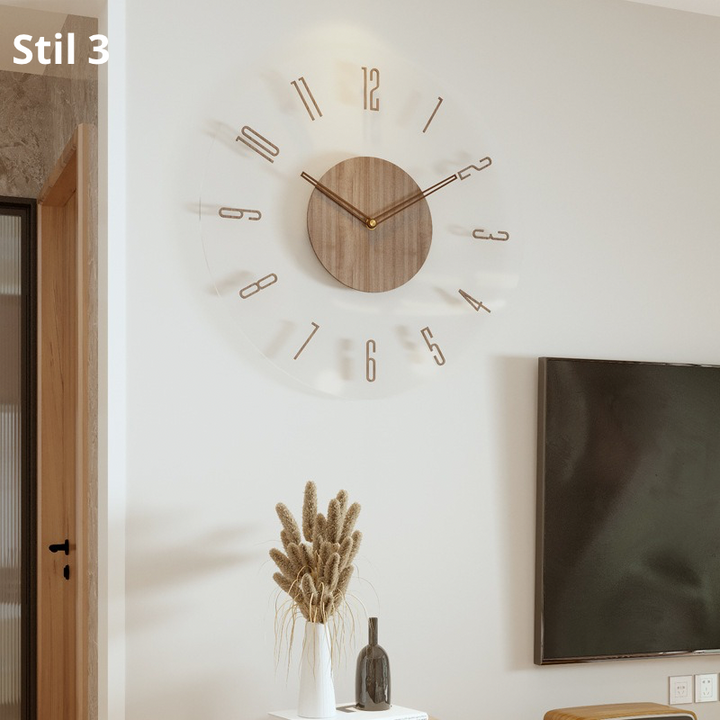 Dekorative Wanduhr mit Holzrahmen