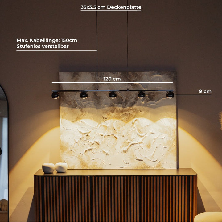 Stilvolle LED Deckenleuchte mit eleganten Lichtkegeln