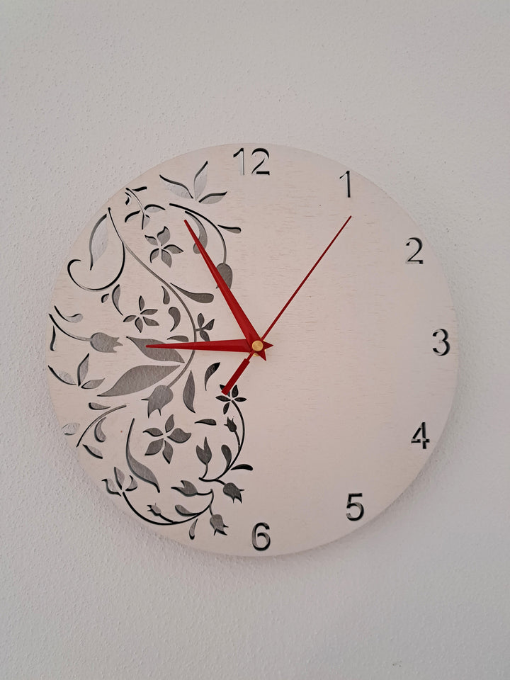 Wanduhr aus Holz & Epoxidharz – lautlos & individuell