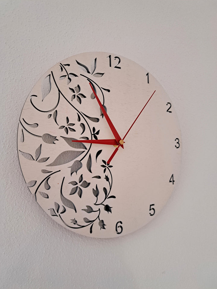 Wanduhr aus Holz & Epoxidharz – lautlos & individuell