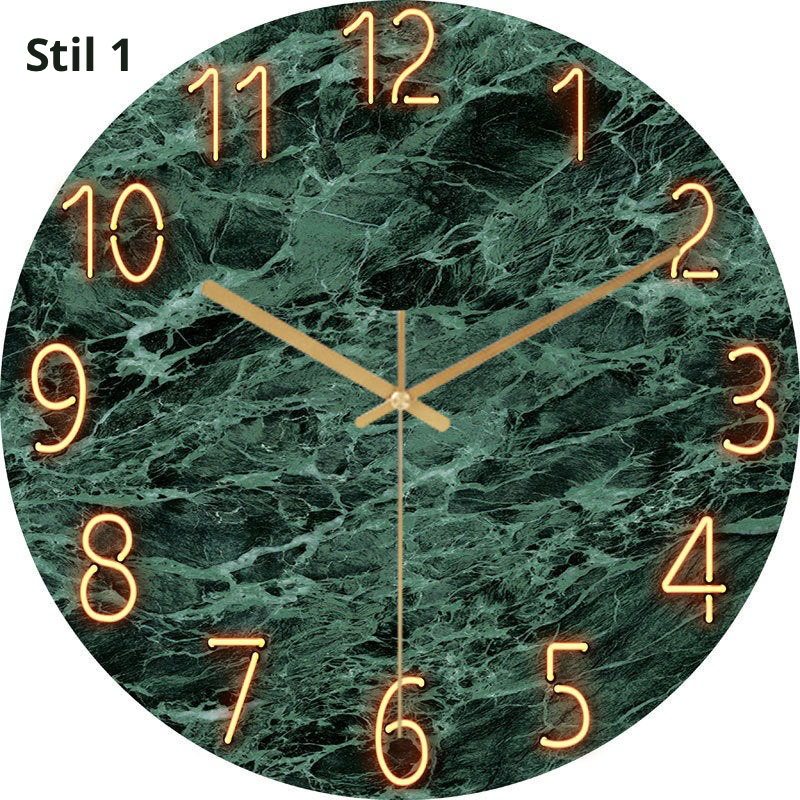 Leuchtende Wanduhr mit Marmor-Effekt