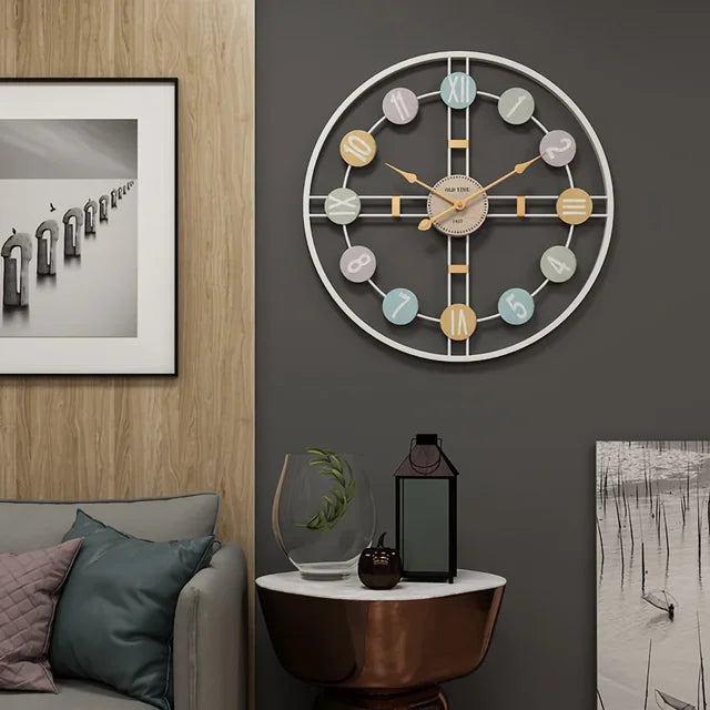 Vintage Bunte Wanduhr mit Modernem Design