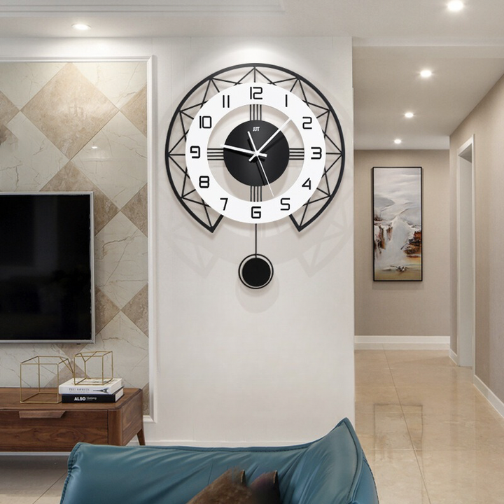 Moderne Wanduhr mit Pendel und geometrischem Design