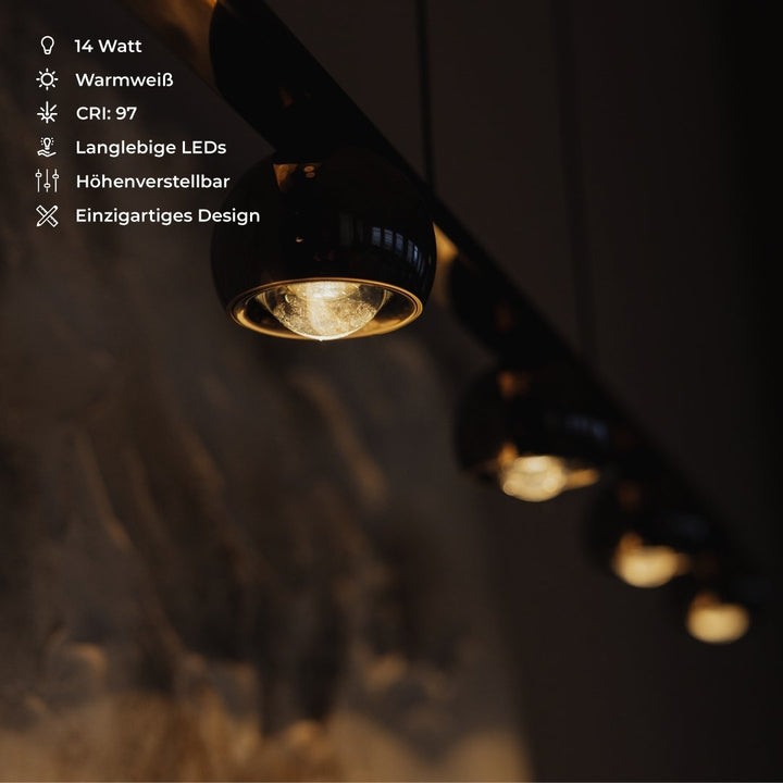 Stilvolle LED Deckenleuchte mit eleganten Lichtkegeln