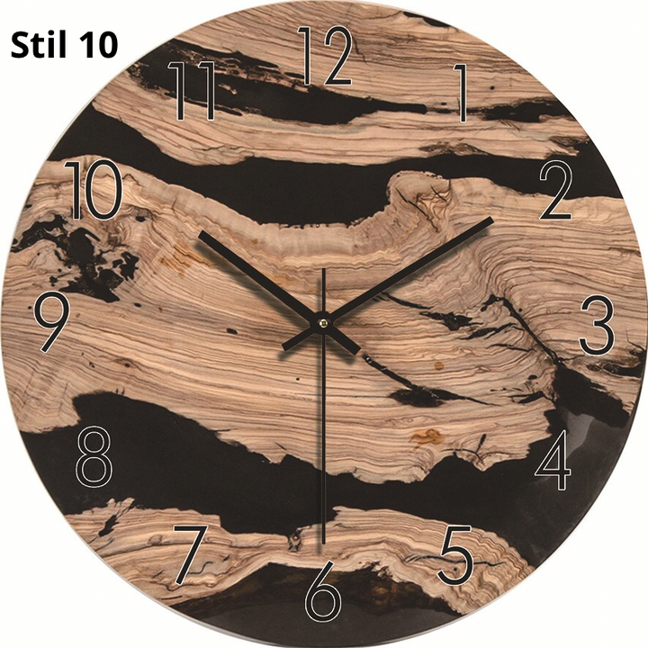 Wanduhr aus Holz mit römischen Ziffern