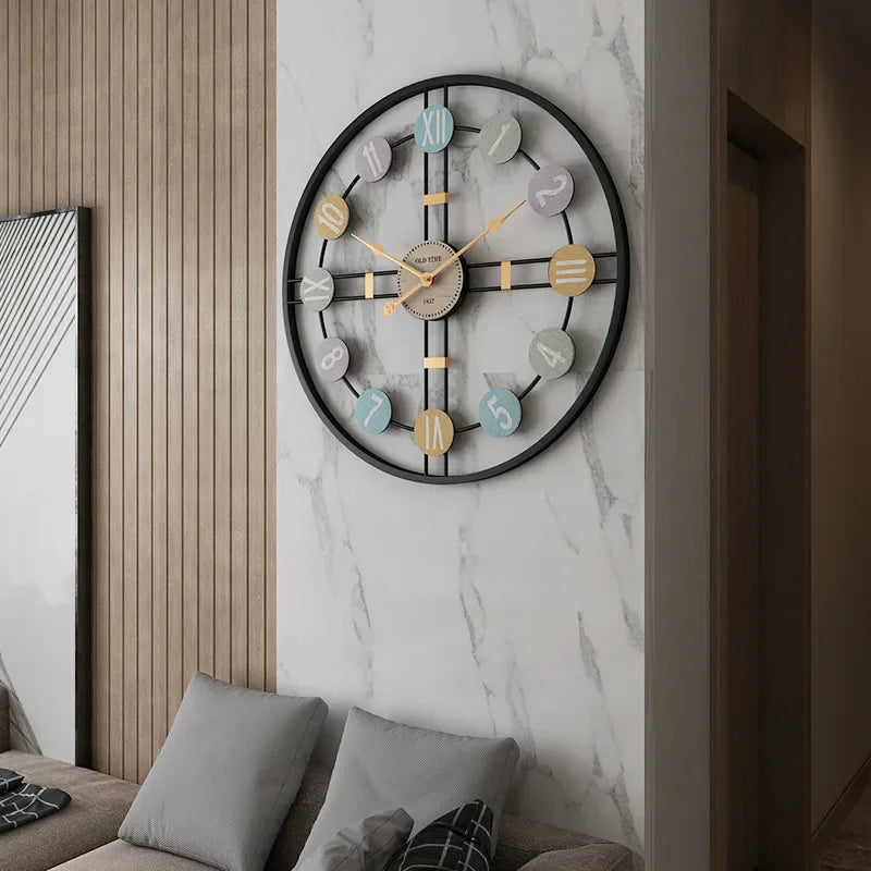 Vintage Bunte Wanduhr mit Modernem Design