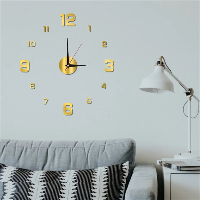 Große Stilvolle Wanduhr mit Ziffern
