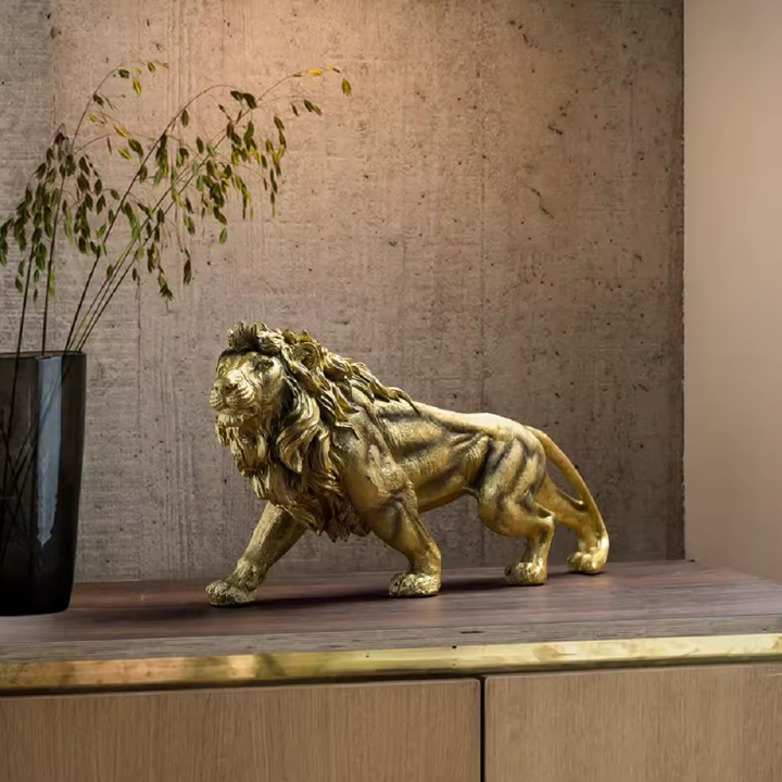 Goldene Löwenskulptur