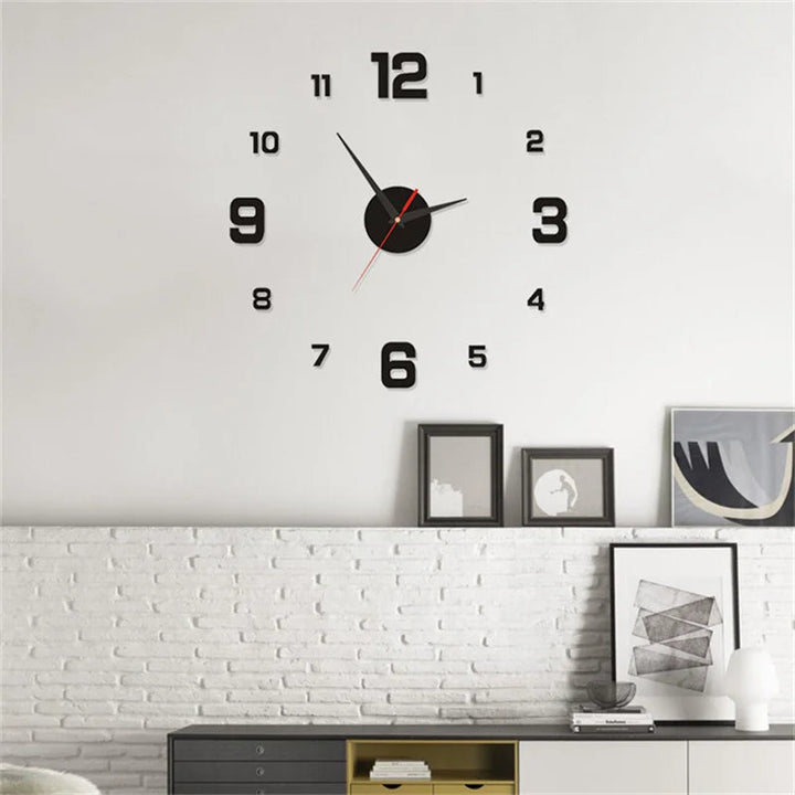 Große Stilvolle Wanduhr mit Ziffern