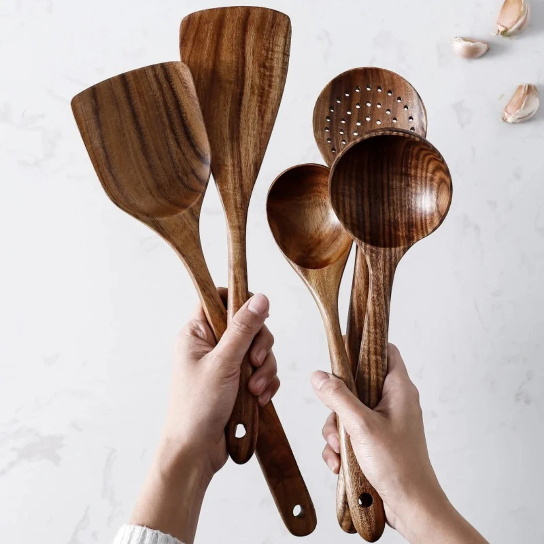 Rustikales Küchenutensilien-Set aus Holz