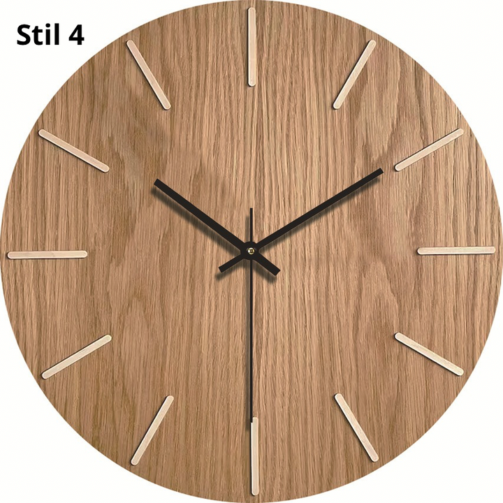 Wanduhr aus Holz mit römischen Ziffern