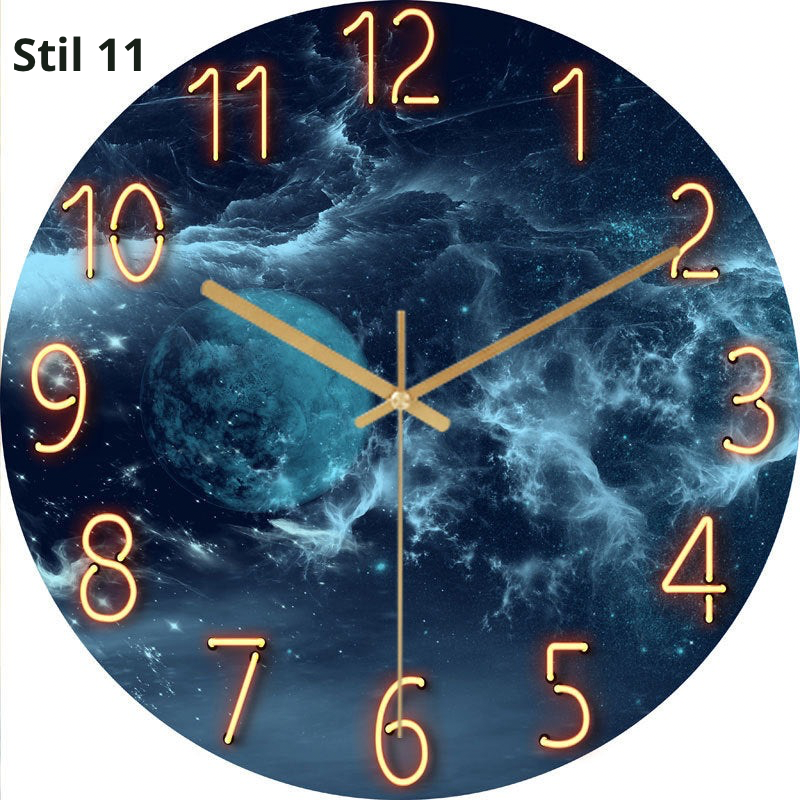 Leuchtende Wanduhr mit Marmor-Effekt
