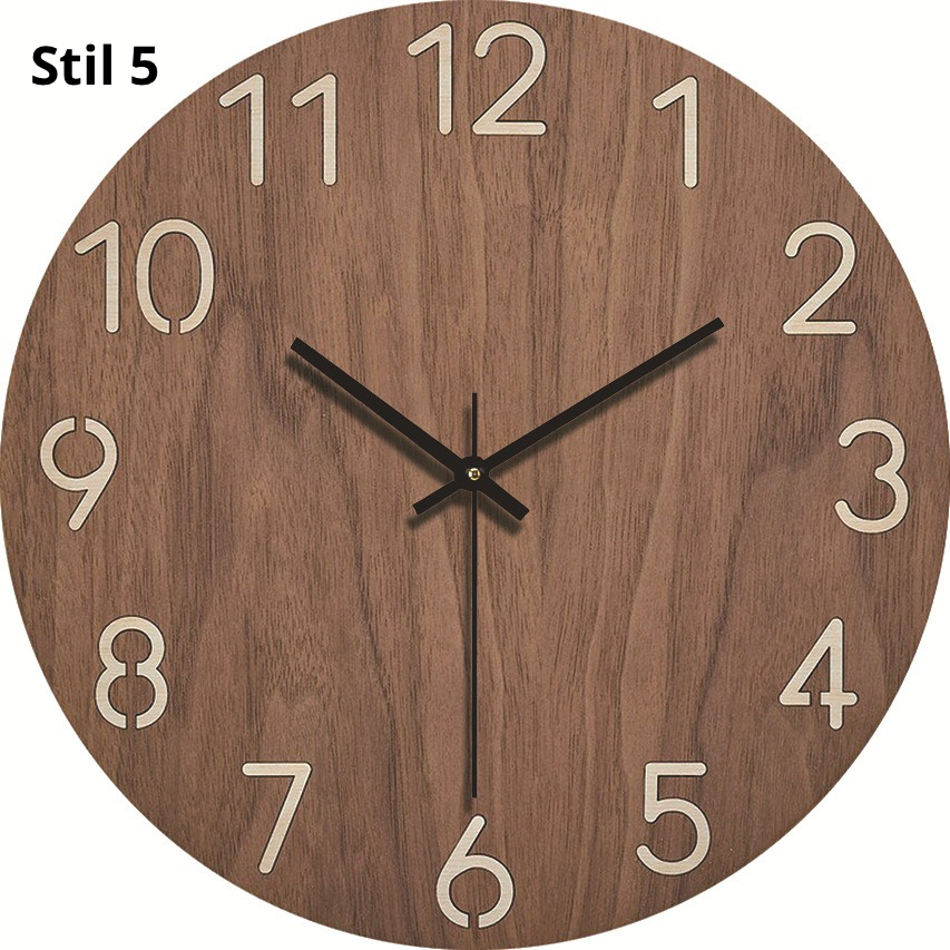 Wanduhr aus Holz mit römischen Ziffern