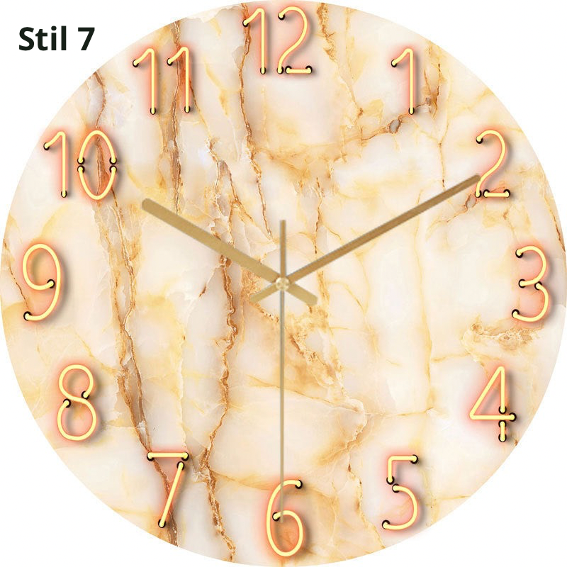 Leuchtende Wanduhr mit Marmor-Effekt