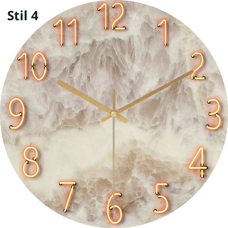 Leuchtende Wanduhr mit Marmor-Effekt