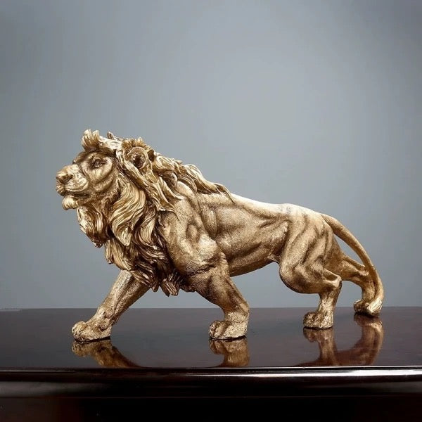 Goldene Löwenskulptur
