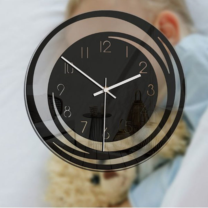 Kreative Wanduhr mit abstraktem Kreismuster