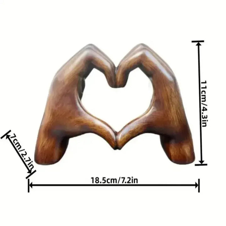 Klassische Herzförmige Holzskulptur
