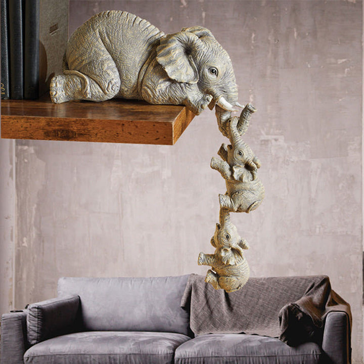 Elefanten-Figuren in Kletterpose