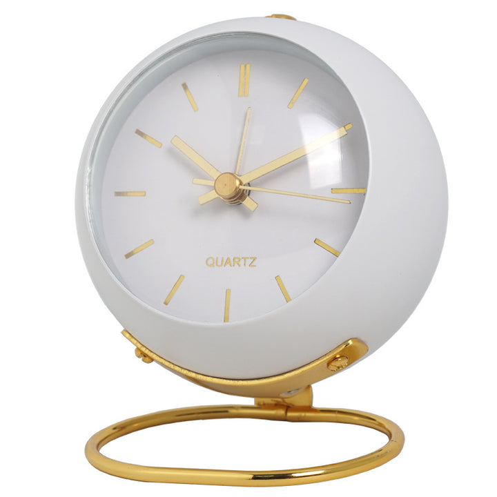 Eleganter Tischwecker mit Goldakzenten