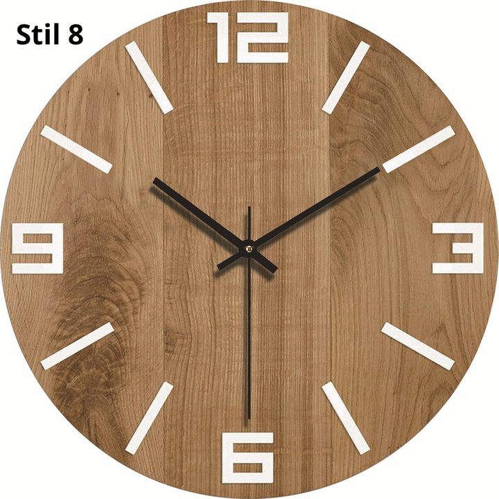 Wanduhr aus Holz mit römischen Ziffern