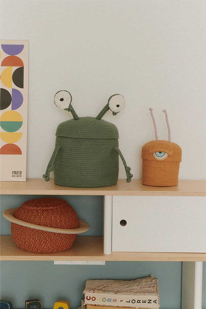 Orange Baumwollkorb mit Antennen und Augen – Spaß für Kinder