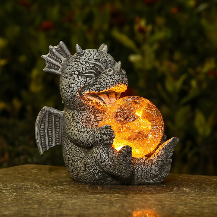 Drachen-Gartenleuchte mit leuchtender Kugel