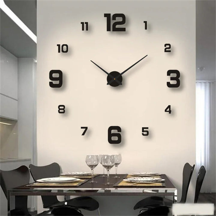 Große Stilvolle Wanduhr mit Ziffern