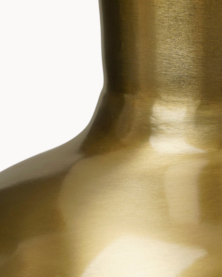 Glänzende dekorative Metall-Vase