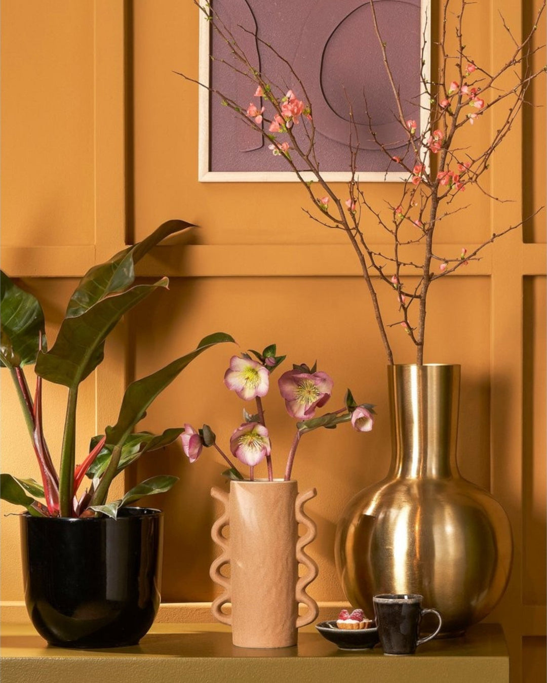 Glänzende dekorative Metall-Vase