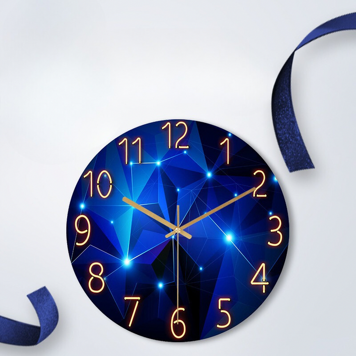 Leuchtende Wanduhr mit Marmor-Effekt