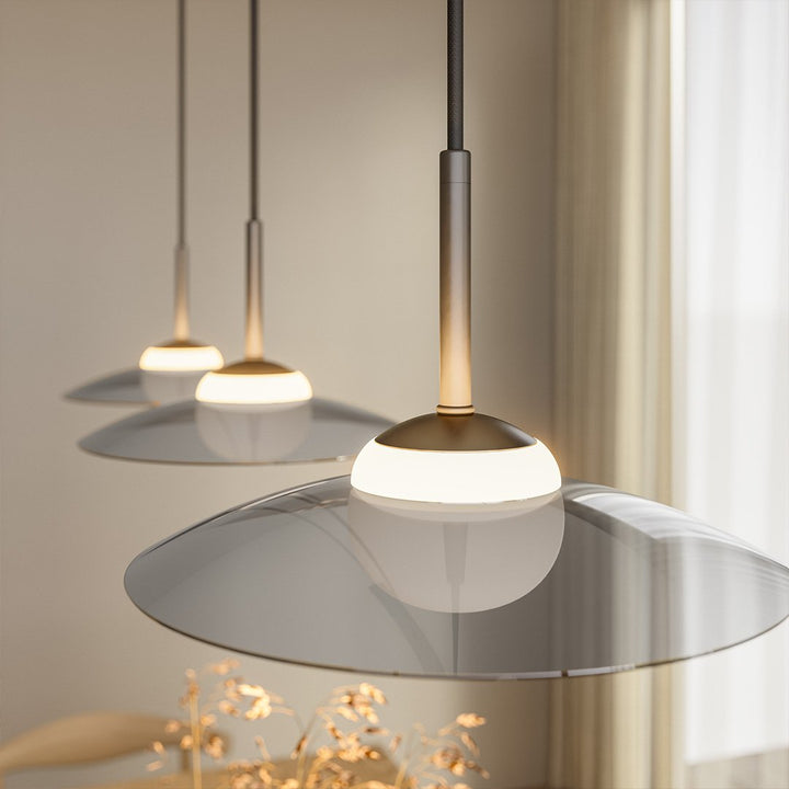 Dimmbare LED Pendelleuchte mit rauchgrauem Glas