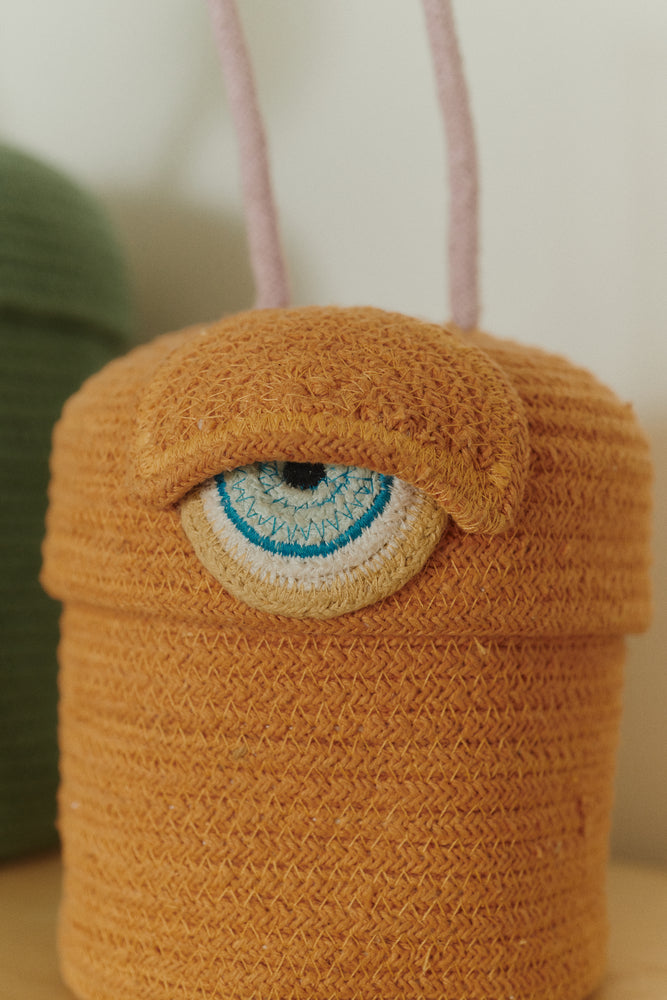 Orange Baumwollkorb mit Antennen und Augen – Spaß für Kinder