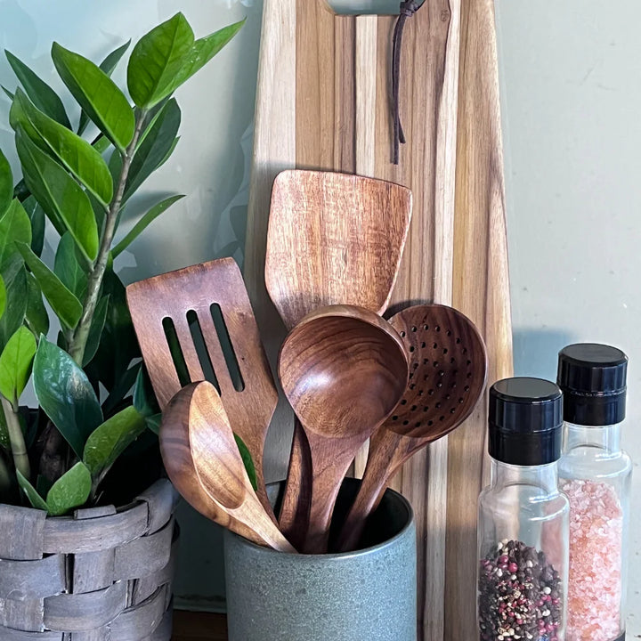 Rustikales Küchenutensilien-Set aus Holz