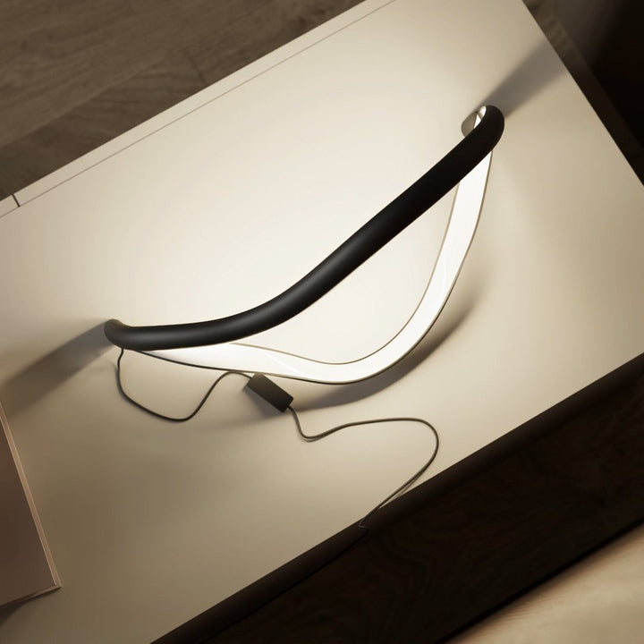Minimalistische LED-Tischleuchte in Matt Schwarz – LIORA