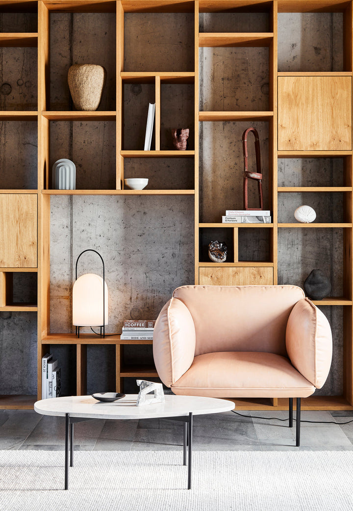 Moderne Tischlampe aus Opalglas mit dimmbarem Licht