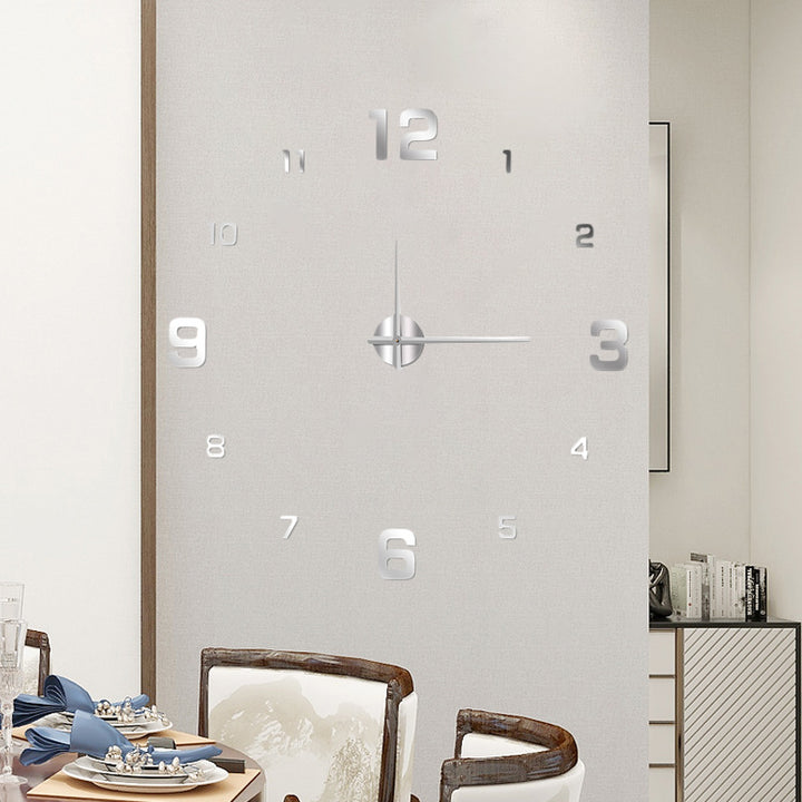 Große Stilvolle Wanduhr mit Ziffern
