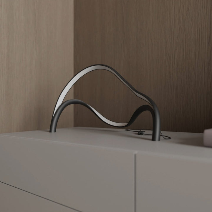 Minimalistische LED-Tischleuchte in Matt Schwarz – LIORA